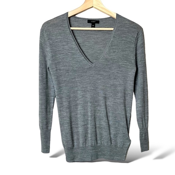 J. CREW 100% Merino Wool Extra Fine Knit Vee Neck Grey Pullover Sweater Sz XXS - Picture 1 of 8